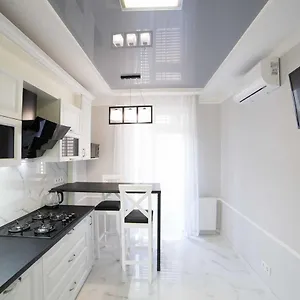  Апартаменты Leogrand On Kulisha 36
